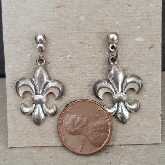 Silver Vintage Fleur de Lis Dangly Stud Earrings - Picture 3 of 4